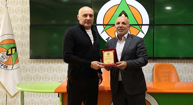 Alanyaspor'da Sami Uğurlu ile yollar ayrıldı