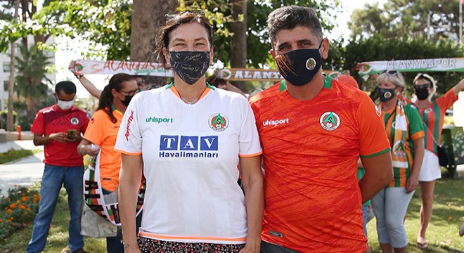 Alanyaspor'un yabancı taraftarları yetkililere seslendi