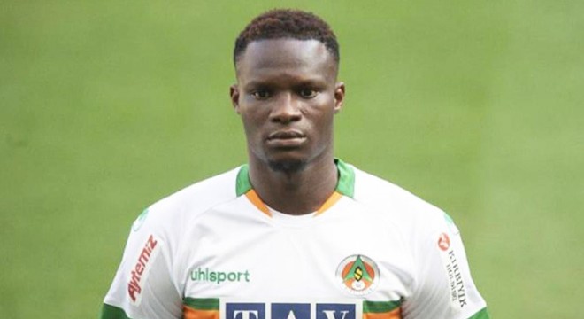 Alanyasporlu Babacar antrenman öncesi kalp spazmı geçirdi