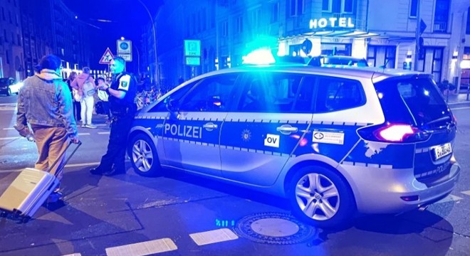 Almanya'da bomba paniği: 10 bin kişi tahliye edildi