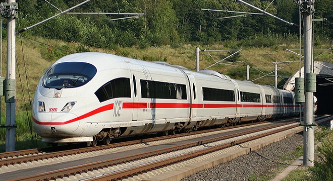 Almanya'da tren kazası: 1 ölü, 11 yaralı