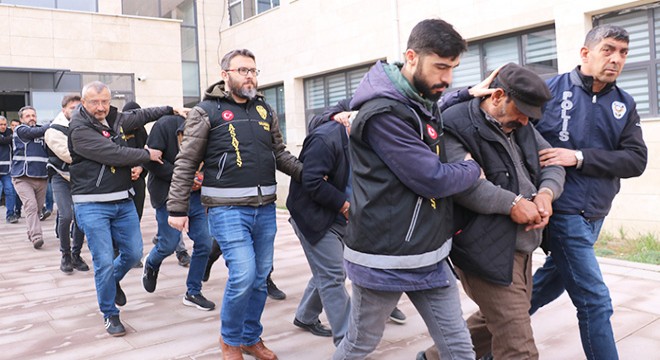 Altın dolandırıcılığı şüphelileri adliyede