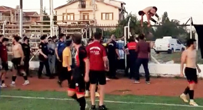 Amatör futbol maçı sonrası ortalık karıştı