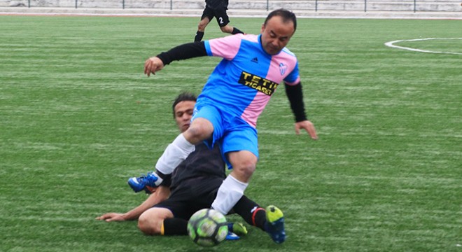 Amatör maçta taraftarlar futbolcuyu hastanelik etti