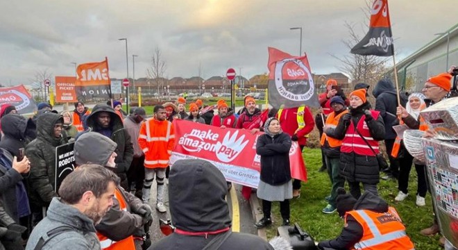 Amazon çalışanları 'Kara Cuma'da greve çıktı