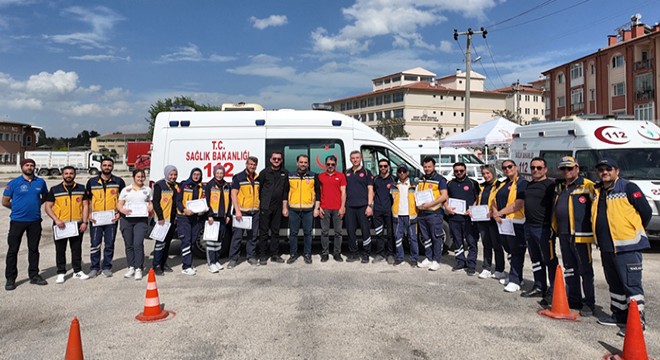 Ambulans şoförlerine güvenli sürüş eğitimi