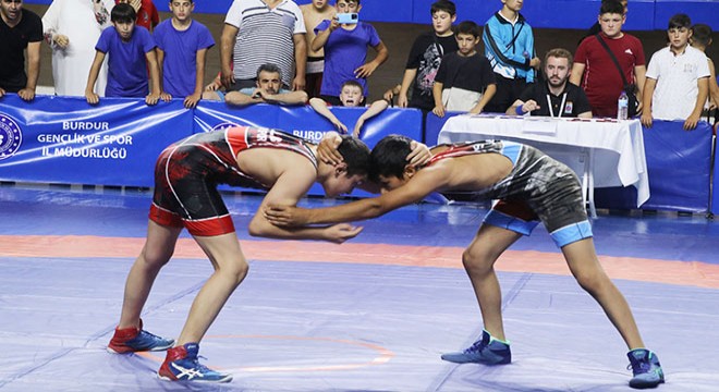 Anadolu Yıldızlar Ligi Güreş Grup müsabakaları Burdur'da yapıldı
