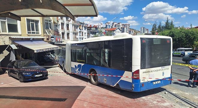 Belediye otobüsü iş yerine girdi: 7 yaralı