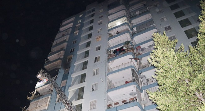 Antalya'da ocakta unutulan yemek yangına yol açtı