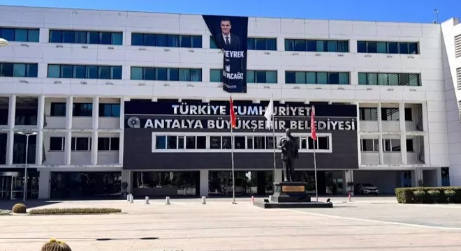 Antalya Büyükşehir'de görev değişiklikleri sürüyor