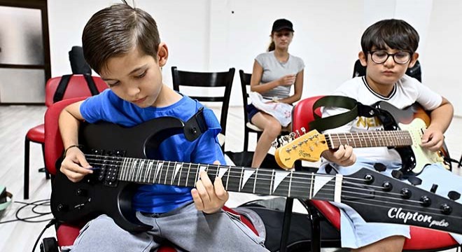 Antalya Değirmenönü'nde gitarın dört hali