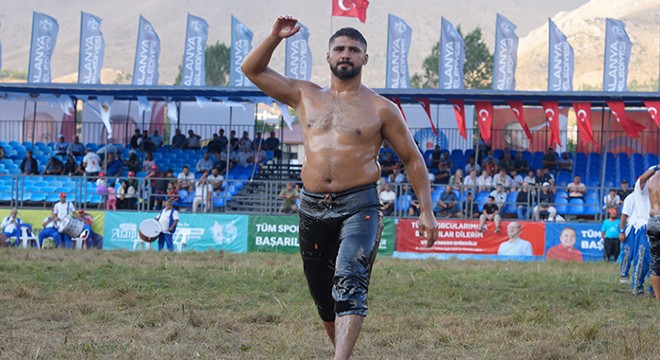 Antalya Gökbel'de ikinci kez başpehlivan Enes Doğan