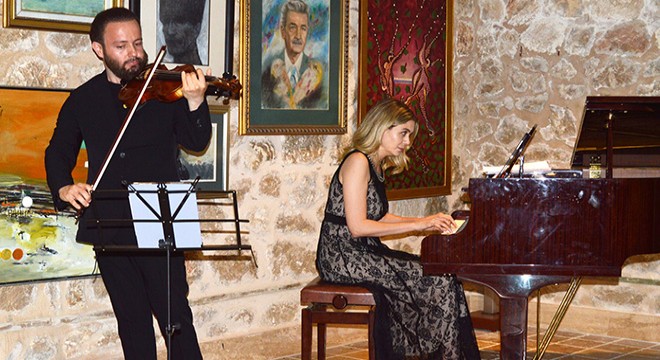 Antalya Kaleiçi'nde film müzikleri konseri
