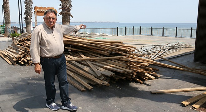 Antalya Konyaaltı sahilinde 'gölgelik' krizi