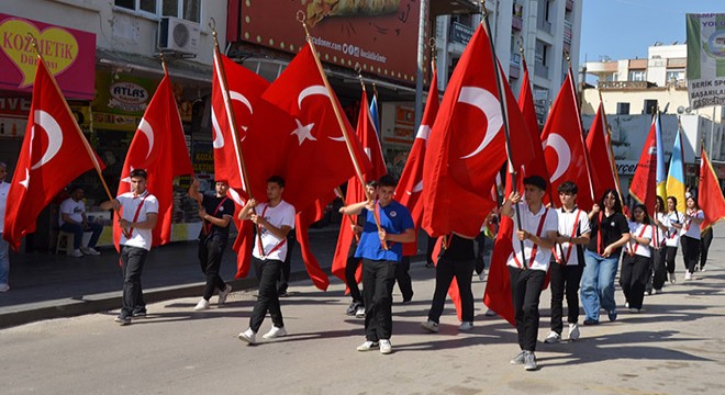 Antalya Serik'te Gençlik Yürüyüşü