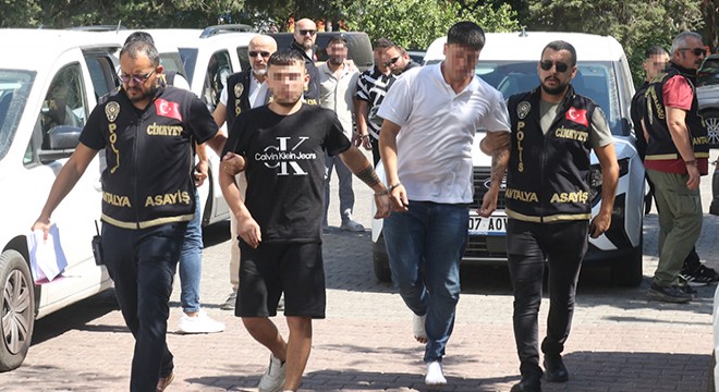 Antalya'da 1 kişinin öldüğü silahlı çatışmanın şüphelileri adliyede