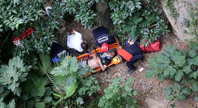 Antalya'da 10 metreden düştü, itfaiye kurtardı