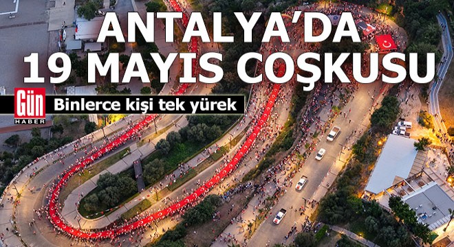 Antalya'da 19 Mayıs 'fener alayı'nda binlerce kişilik coşku