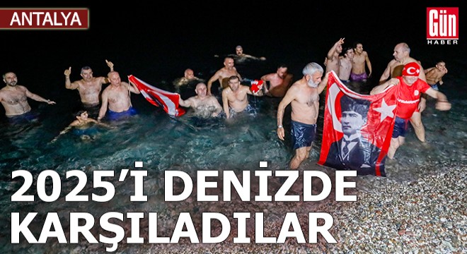 Antalya'da 2025'i denizde karşıladılar