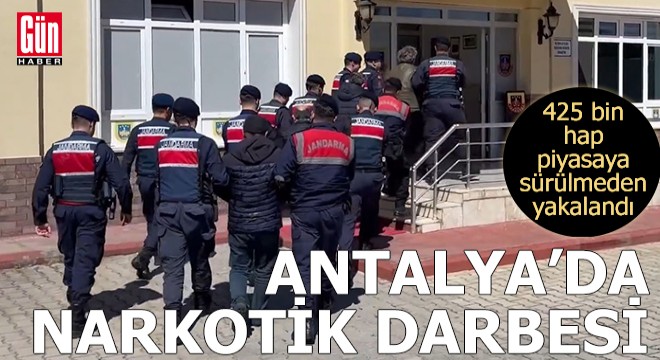 Antalya'da 425 bin hap piyasaya sürülmeden yakalandı