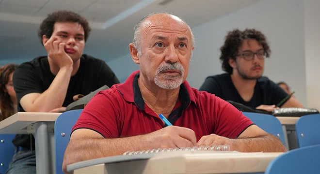Antalya'da 63 yaşında yeniden üniversite öğrencisi oldu