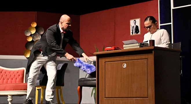 Antalya'da Barolar Soner Ustaoğlu anısına sahnede