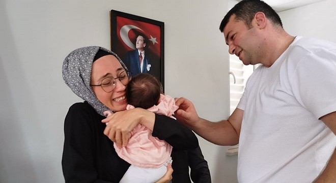 Antalya'da Begüm bebeğin kokusuyla annelik sevinci yaşadı