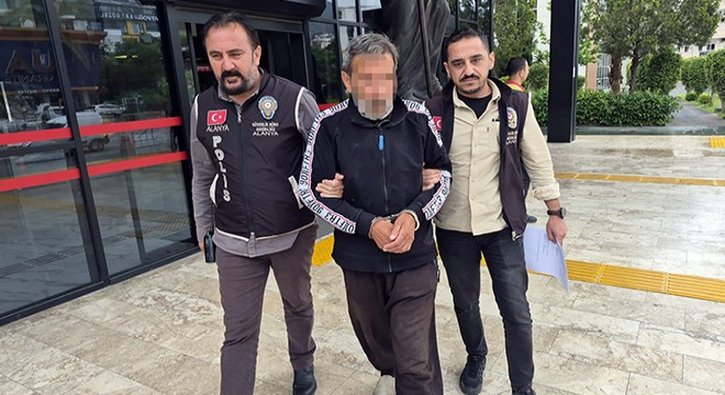 Antalya'da Cumhurbaşkanına hakaretten tutuklandı