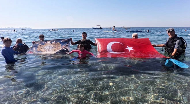 Antalya'da Kabotaj Bayramı deniz altında kutlandı