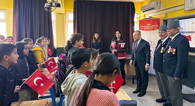 Antalya'da Kıbrıs gazileri öğrencilerle buluştu