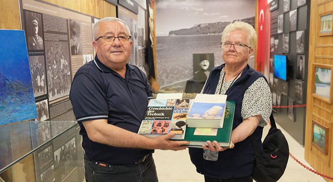 Antalya'da Kültür Evi'ne kitap bağışı