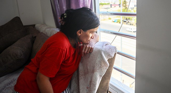 Antalya'da Leyla'nın sokağı izlediği pencere, dünyası oldu