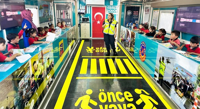 Antalya'da Mobil Trafik Eğitim TIR'ında farkındalık eğitimi