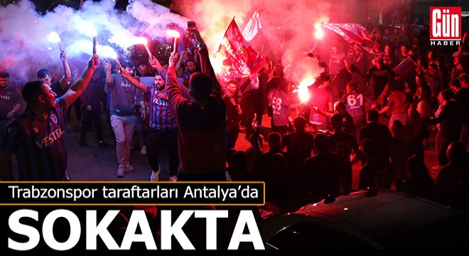 Antalya'da Trabzonspor taraftarları şampiyonluğu kutladı