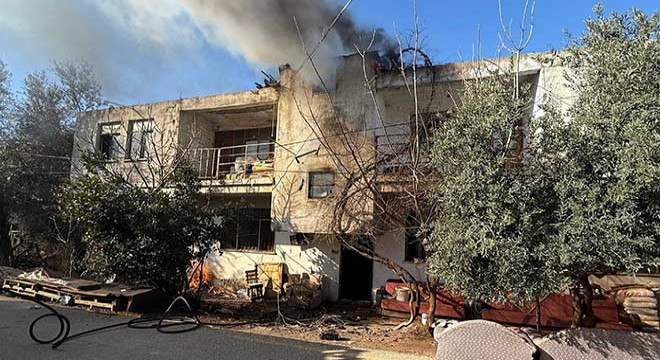 Antalya'da apartman boşluğunda çıkan yangın korkuttu