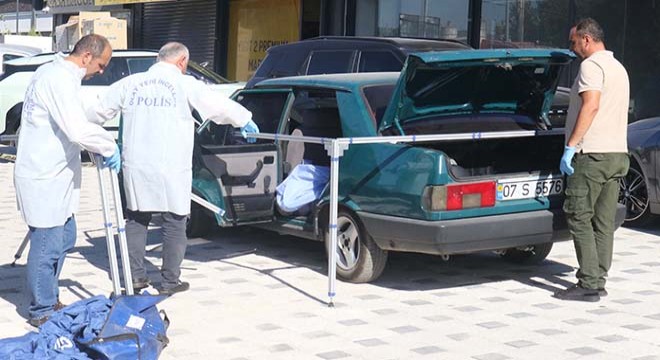 Antalya'da aracın arka koltuğunda ölü bulundu