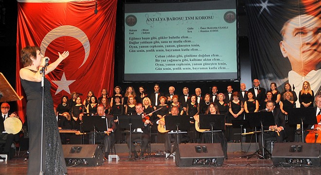 Antalya'da avukatlardan şarkılı gece