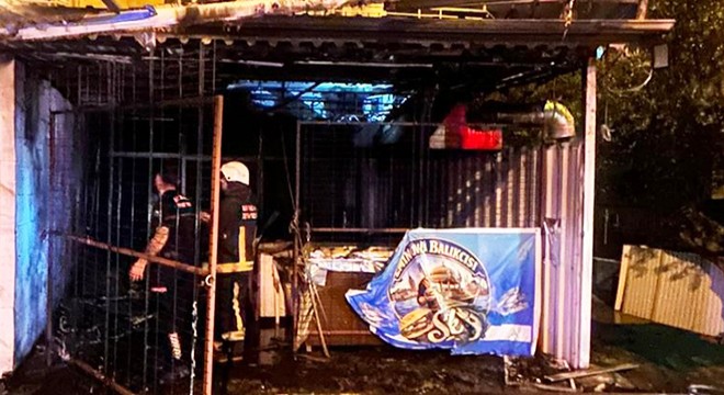 Antalya'da balıkçı yangında kül oldu