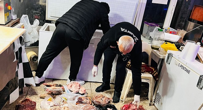 Antalya'da bozuk et satan kasap mühürlendi