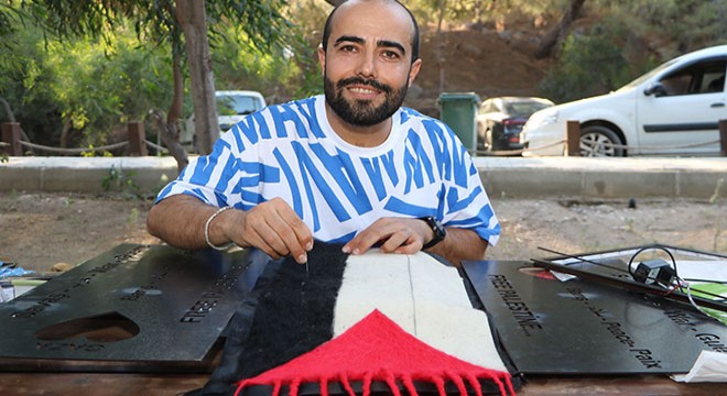 Antalya'da çalıştayda keçeden Filistin bayrağı yaptı