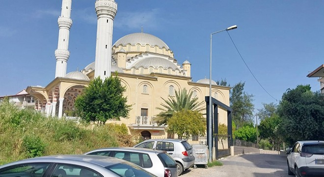Antalya'da cami önünde şoke eden olay
