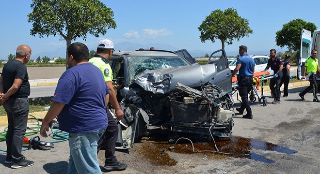 Antalya'da ciple iş makinesi çarpıştı: 2 yaralı