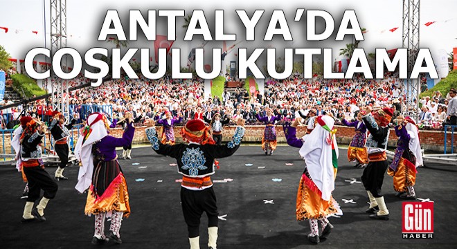 Antalya'da coşkulu bayram kutlaması