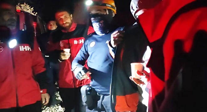 Antalya'da dağda mahsur kaldı, ekipler kurtardı