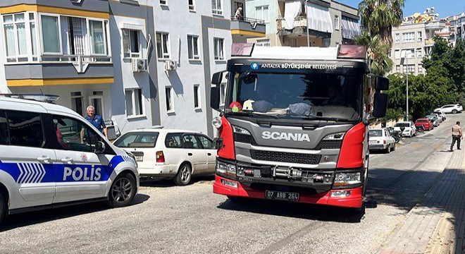 Antalya'da dairedeki yangın kontrol altına alındı