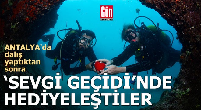 Antalya'da dalış yaptıktan sonra 'Sevgi Geçidi'nde hediyeleştiler