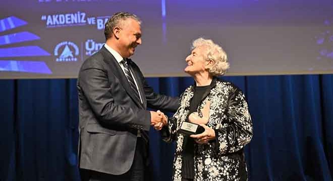 Antalya'da demokrasi için sanat