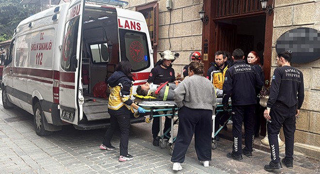 Antalya'da depoya inmeye çalışırken düşüp yaralandı