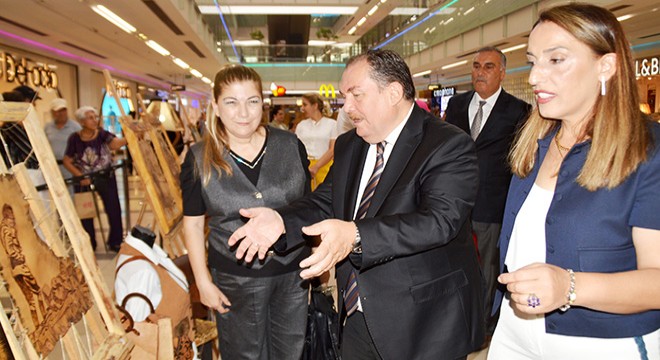 Antalya'da deri sanatı sergisi açıldı