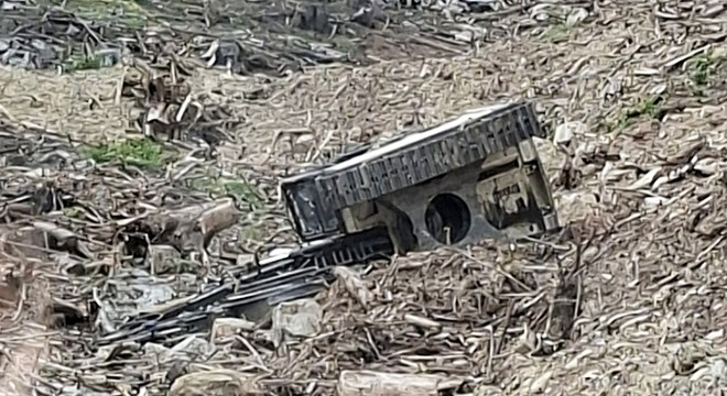 Antalya'da devrilen iş makinesinin operatörü öldü